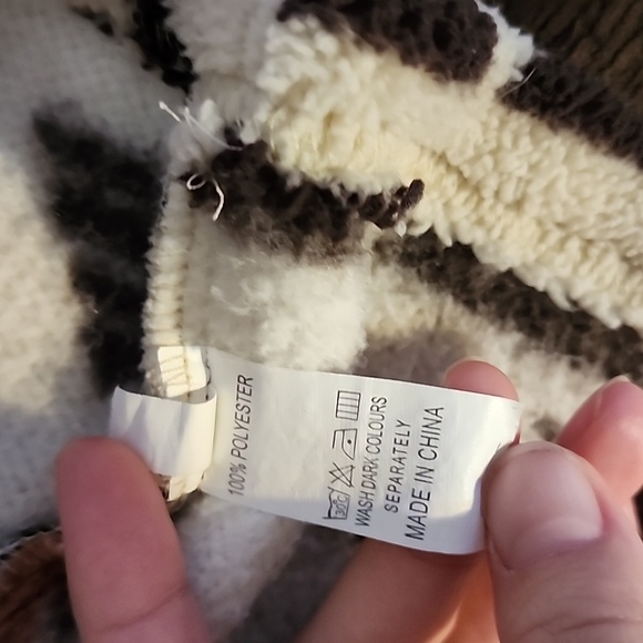 Aztec print fuzzy zip up sweater! - Picture 2 of 2